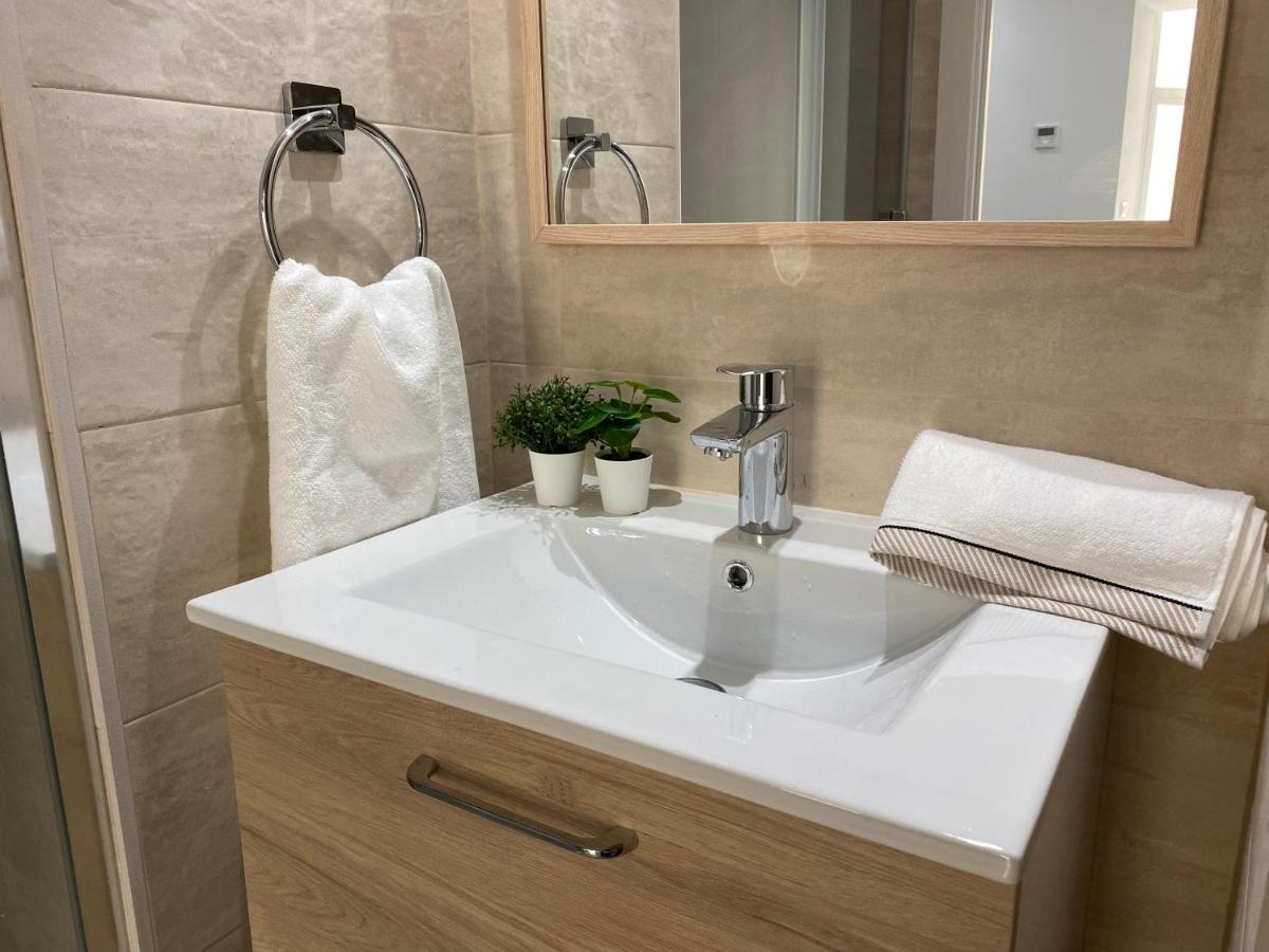 Cartujano City Center Apartment เฮเรซ เด ลาฟรอนเตรา ภายนอก รูปภาพ